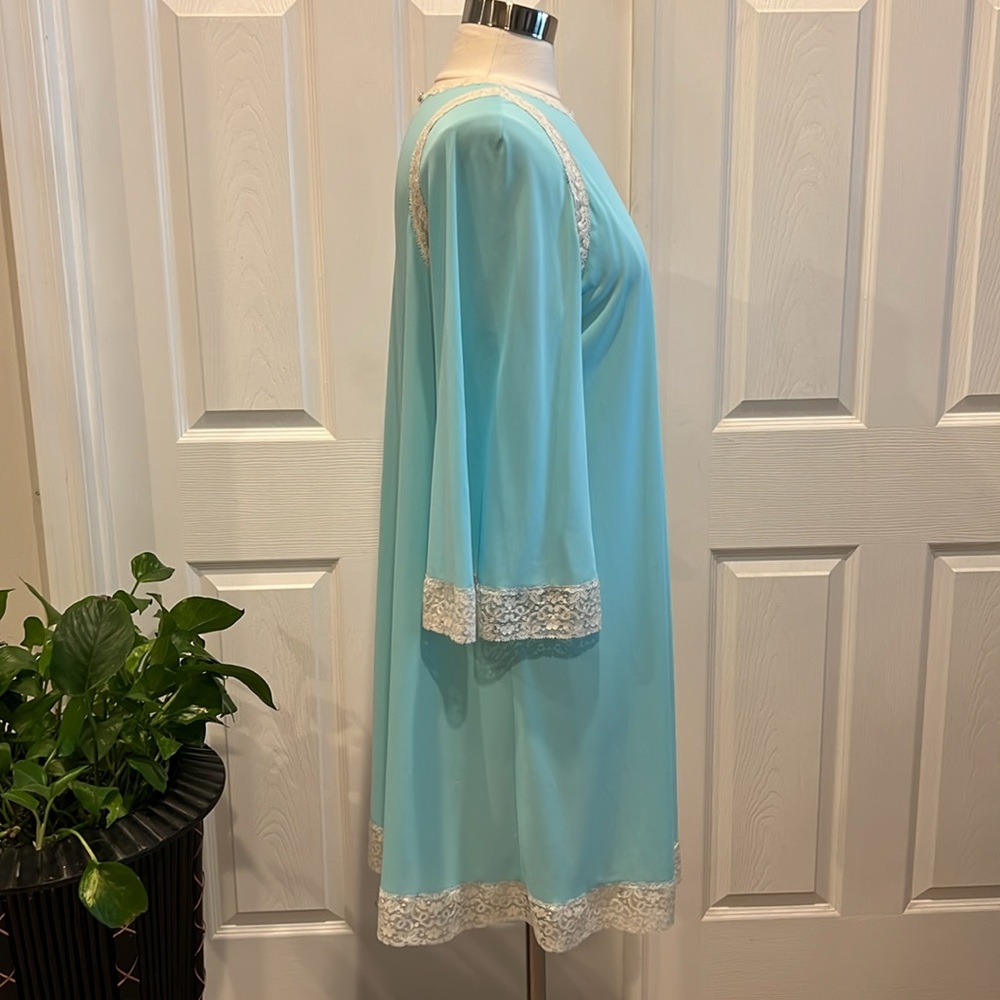 Vintage GOSSARD ARTEMIS Light Blue Lace Trim Nightgown - Picture 7 of 11